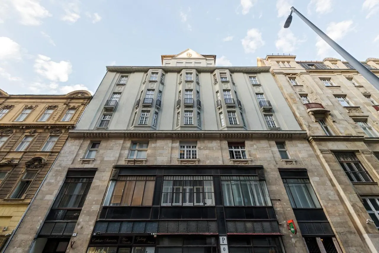 Amber / Navy Design Apartments With A/C Будапешт Венгрия